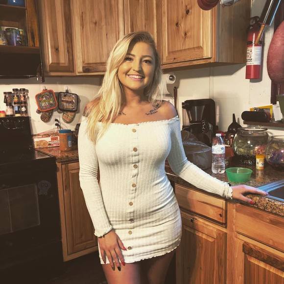 Meet your Posher, Alyssa - Picture 1 of 1